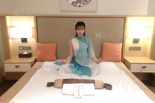 老板带我体验南京这家精英男士商务会馆,专为精英男士打造优质推荐